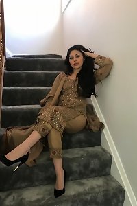 breezy Pakis heels tight