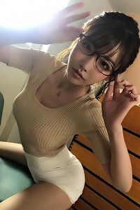 Eimi die kleine asia Fickpuppe