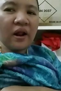 malay- makcik zawani depan cam