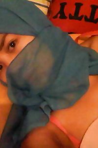Awek Tudung Biru Jilbab